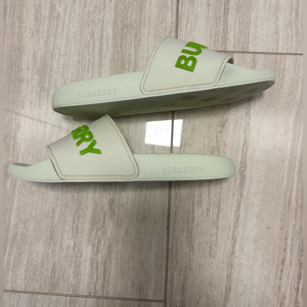 Burberry Green Rubber Logo Embossed Slides Womens Size 7.5 - Picture 3 of 3